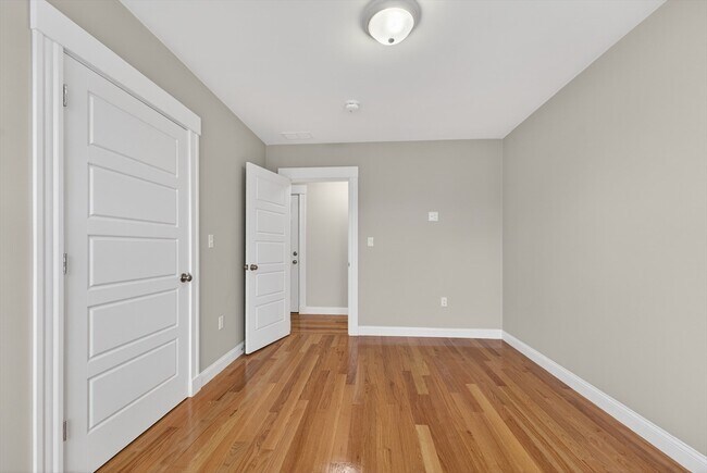 Photo - 42 Almont St Unidad 3L