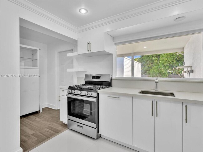 Photo - 1647 NE 146th St