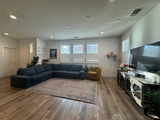 Photo - 857 Barney Cmn