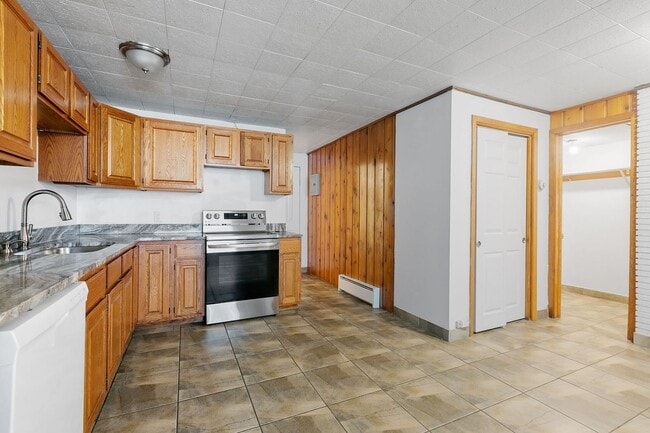 1605 Marshall Ave