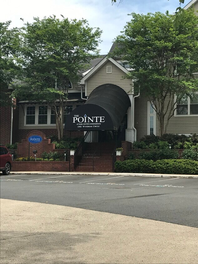 Photo - 3307 Wyndham Cir (Alexandria, VA)
