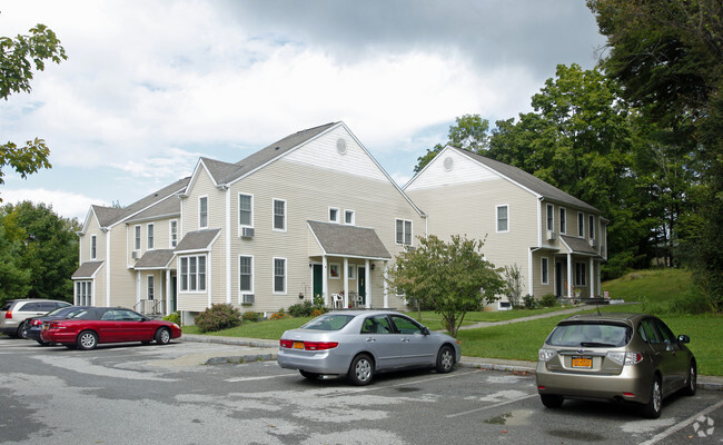 York Farm Estates - York Farm Estates Apartments