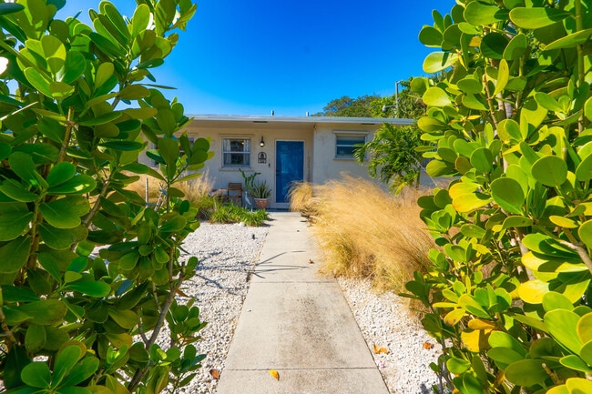 Photo - 2401 Avenue Q