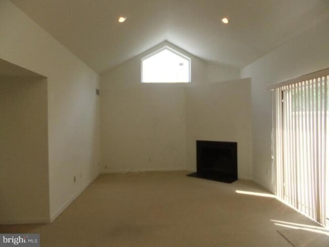 Photo - 1700 Oakwood Terrace