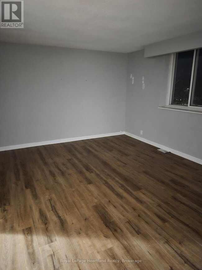 Photo - 10 William St N Unit 6