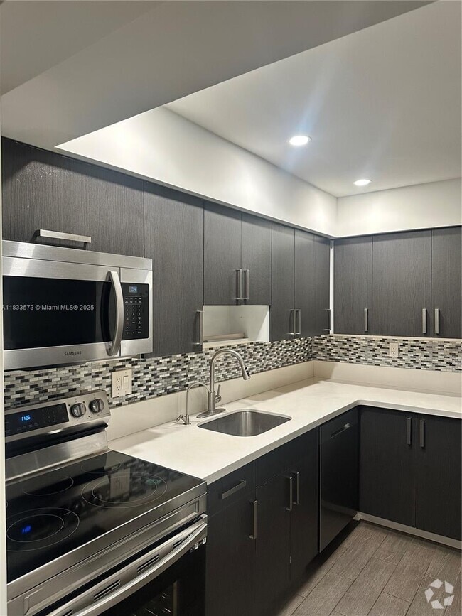 Building Photo - 9449 SW 76th St Unit T5 Rental