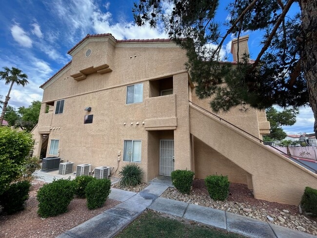 Building Photo - Charming condo in desirable West Las Vegas location