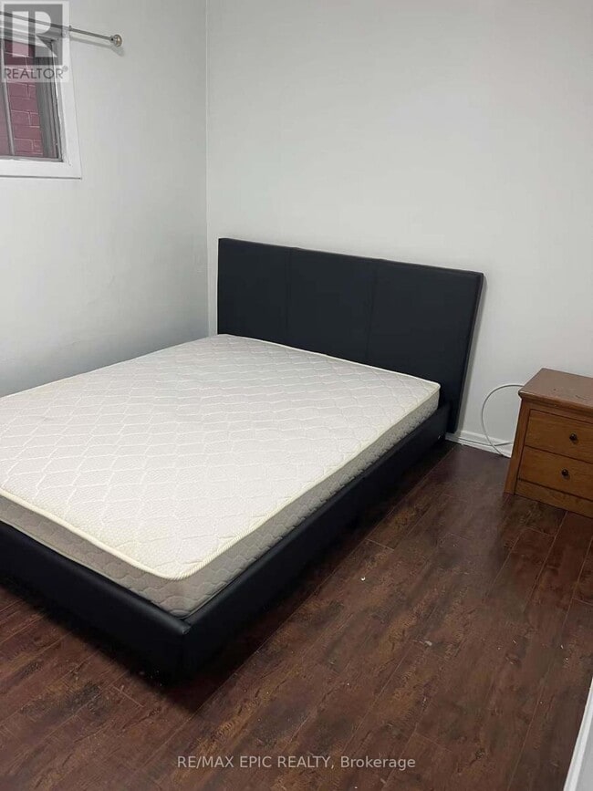 Photo - 137 Markham St