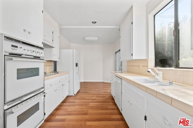 Photo - 2941 Motor Ave