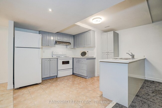 Photo - 8 Wood Dale Rd Unit Lower