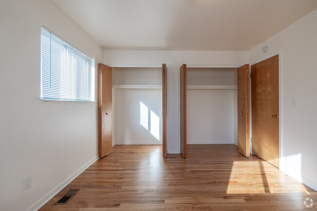 1BR, 1BA - 755SF - Bedroom