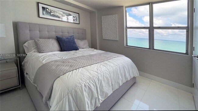 Photo - 5701 Collins Ave Unidad 1221