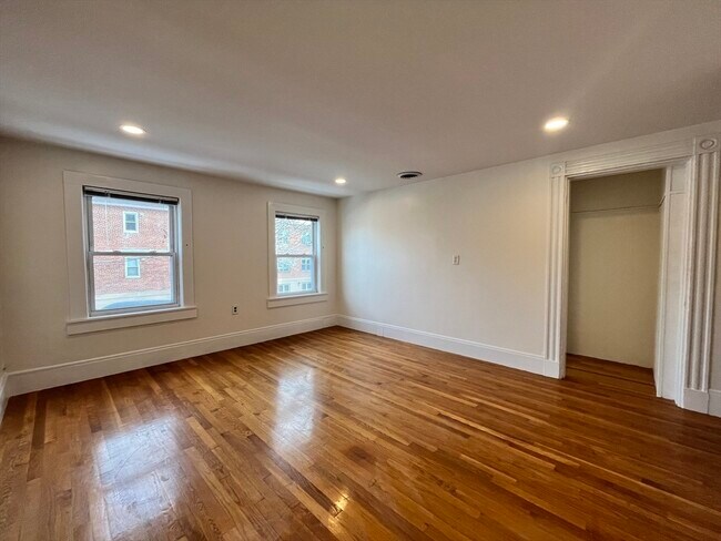 Photo - 59 W Seventh St Unit 2