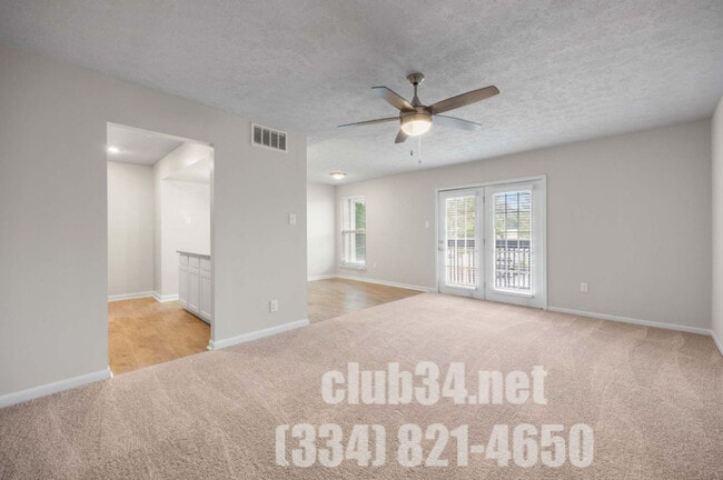 1BR, 1BA - 800SF - Living Room