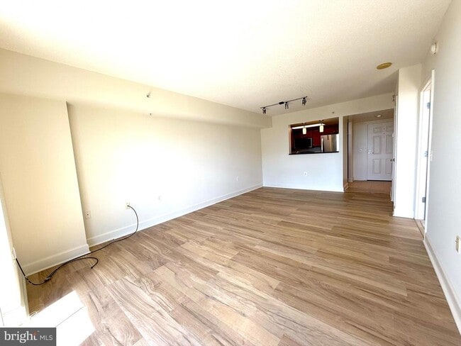 Building Photo - 11800 Sunset Hills Rd Unit 818