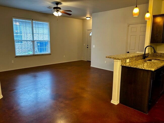 Photo - 3br 2ba duplex with 2 car garage!!