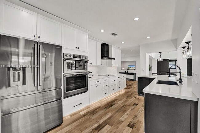 Photo - 915 NW 7th St