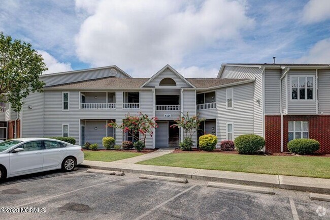 Building Photo - 4102 Breezewood Dr Unit Apt 204