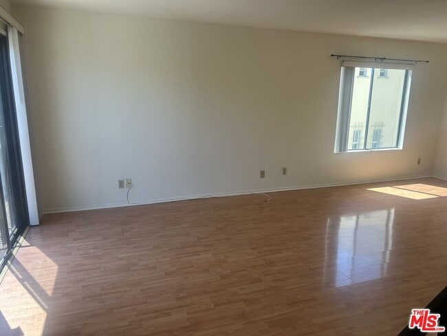 Photo - 8515 Saturn St Unidad 102
