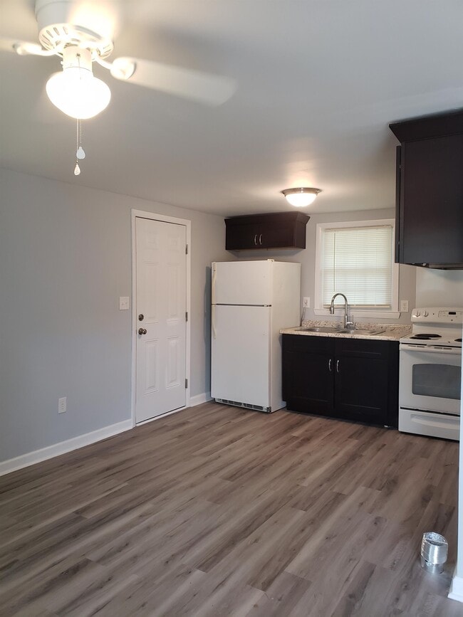 Photo - 823 McNeil St