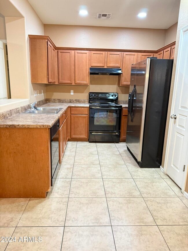 Photo - 105 E Catclaw St