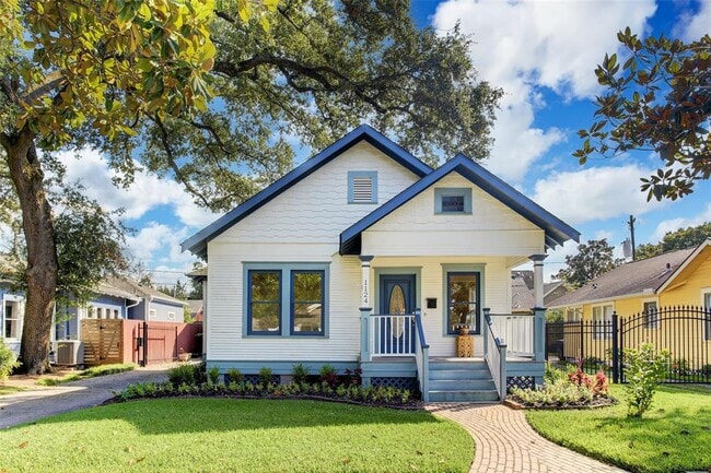 Photo - 1124 E 16th St House