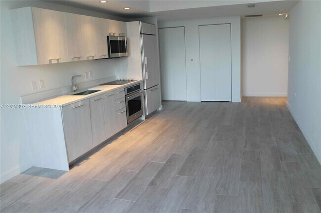 Building Photo - 45 SW 9th St Unit 2109