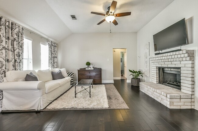 Photo - 1118 Chelsea Ln