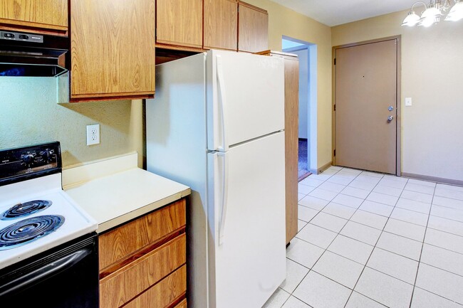 Photo - 2 BED 1 BATH UPPER LEVEL APARTMENT Unit 6