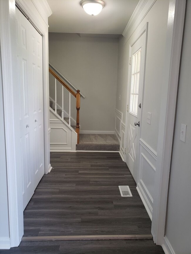 Photo - Very nice 3 Level in Fredericksburg!