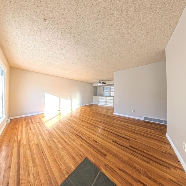 Photo - Spacious 3 Bedroom 1 bathroom Ranch located on the South Side