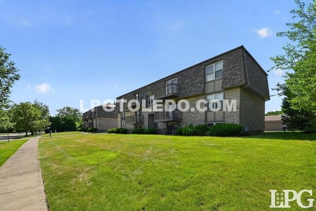 Photo - 811 Hilltop Ln