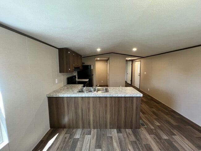 Photo - 35 Tower Manor Cir W