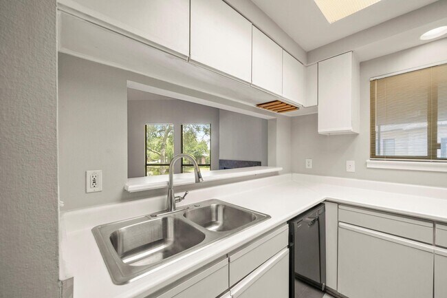 Photo - 4144 Greystone Way Unit 406