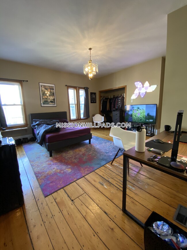 Building Photo - 9 Sewall St Rental