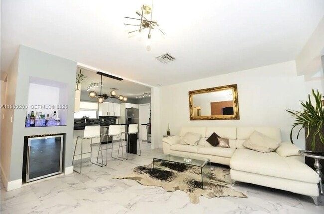 Photo - 909 N 13th Ct