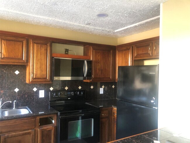 Photo - 9308 Westwood Village Dr Unidad 21