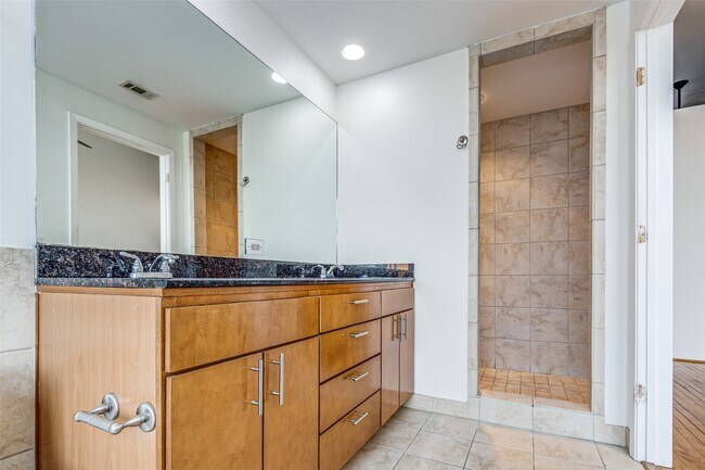 Photo - 1312 Live Oak St Unidad 223