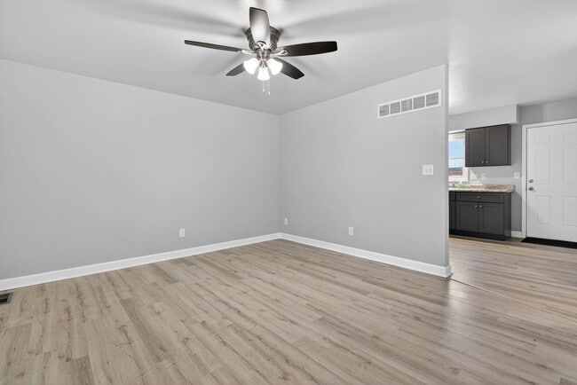 Photo - 115 Colonial Pkwy