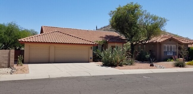 Building Photo - Ahwatukee Gem with A+ views, 3B 2Ba