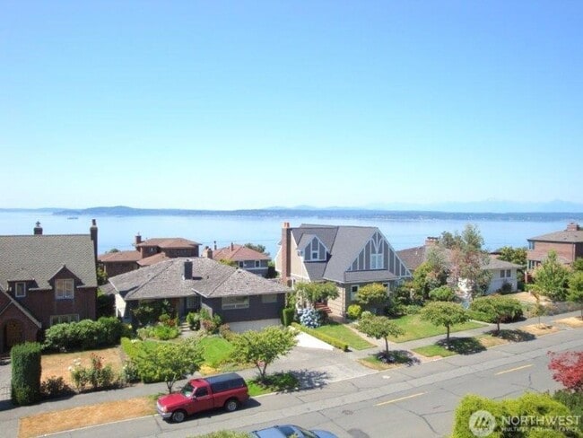 Photo - 5Bd/2.75Ba Seattle Home