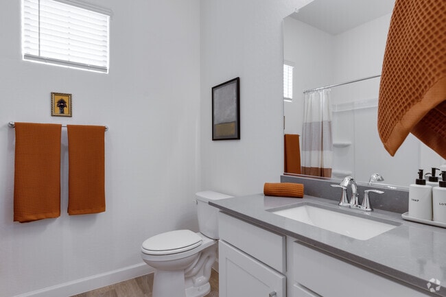 2BR, 2BA - 1,050SF - Bathroom