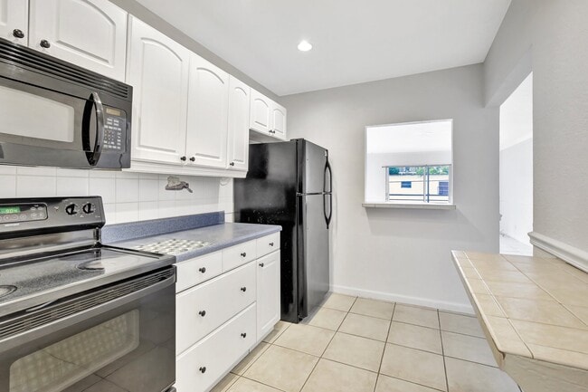 Building Photo - Las Brisas Unit 203 Rental