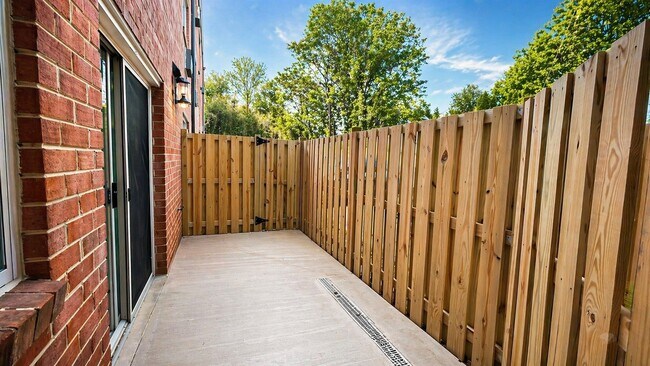 Photo - 4465 MacArthur Blvd NW Unidad 8