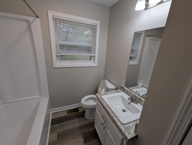 Photo - 310 Sunset St SW