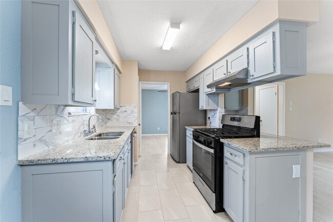 Photo - 1431 Epsilon St
