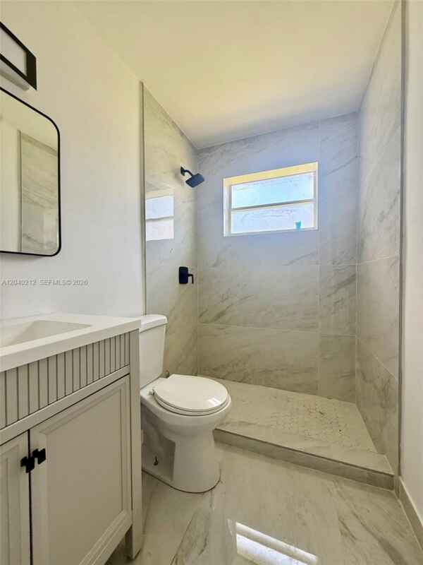 Photo - 730 SW 5th Ave
