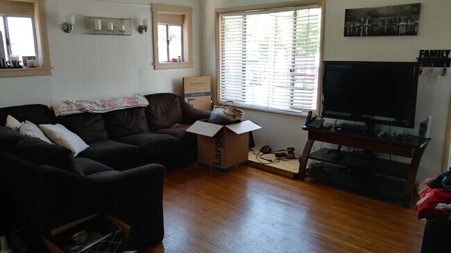 7109 Amherst Street Unit Front