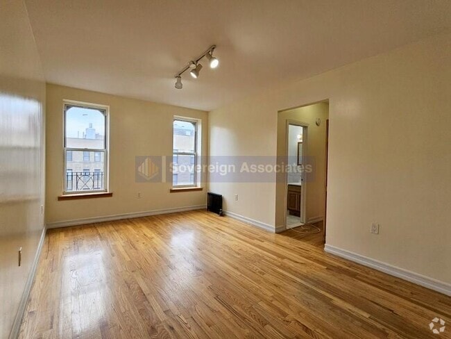 Building Photo - 707 W 171st St Rental