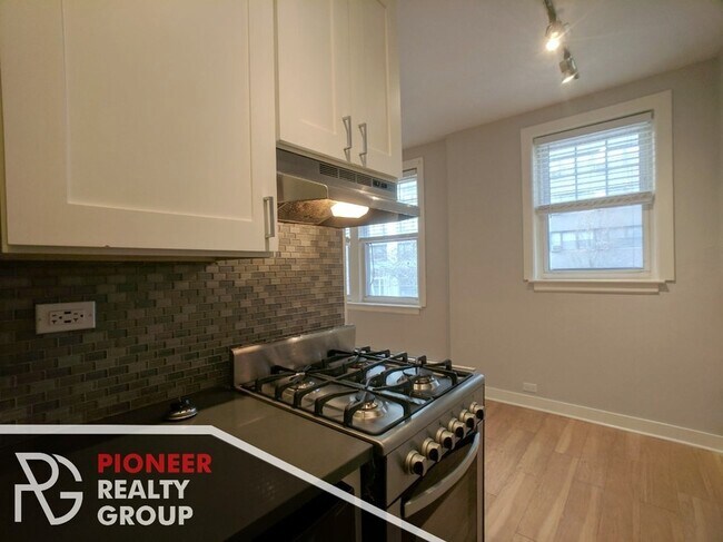 515 W Belmont Ave Unit 2